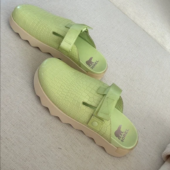 Sorel Viibe Lime Green White Croc Embossed Clogs Shoes, Size 11, NWOT Display - Picture 2 of 9